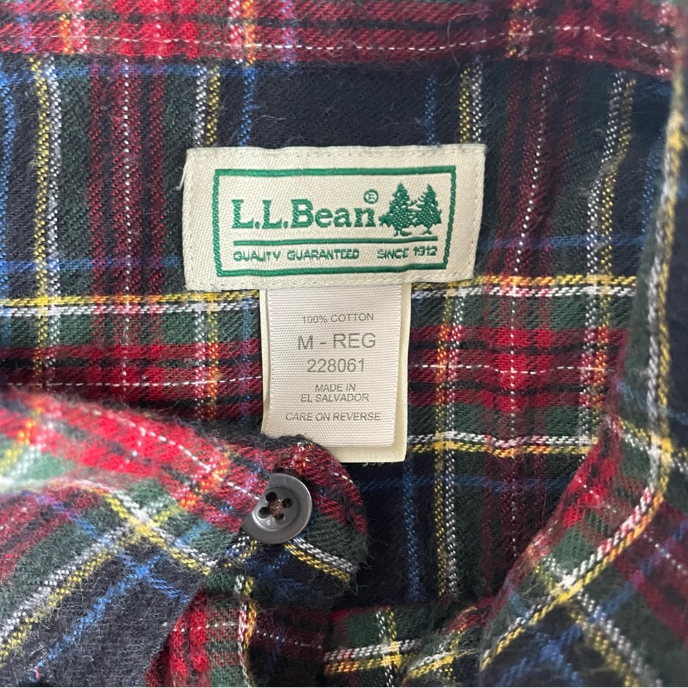 Men’s L.L. Bean Medium Flannel 100% cotton Shirt Blue Red LL Bean M